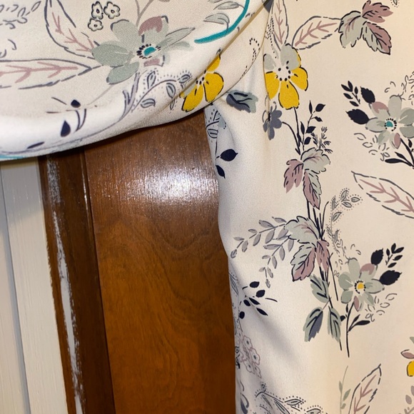 Maurice’s floral plus size blouse - Picture 5 of 11